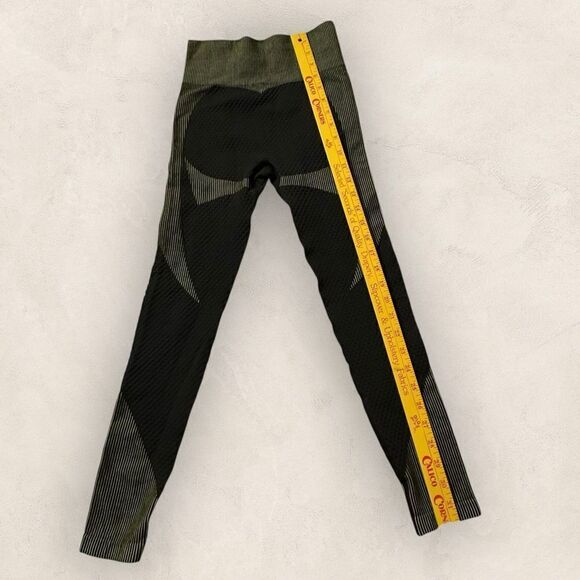 Indigen Green and Black 2 piece Workout set, Leggings and Cropped Jacket Size XS - Picture 10 of 14